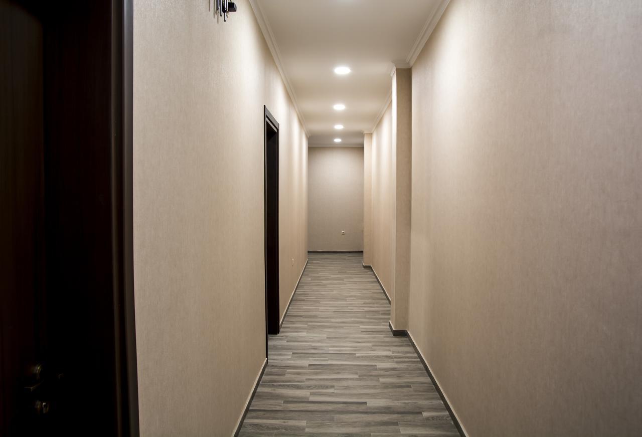 Hotel Absolut バトゥーミ エクステリア 写真